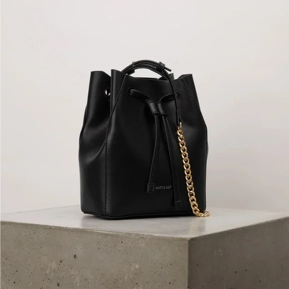 Matt and Nat GRACE VEGAN BUCKET BAG - APPLESKIN™ - Picture 2 of 12